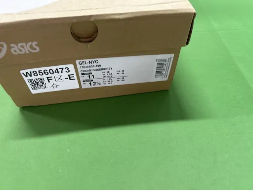 米白绿色
