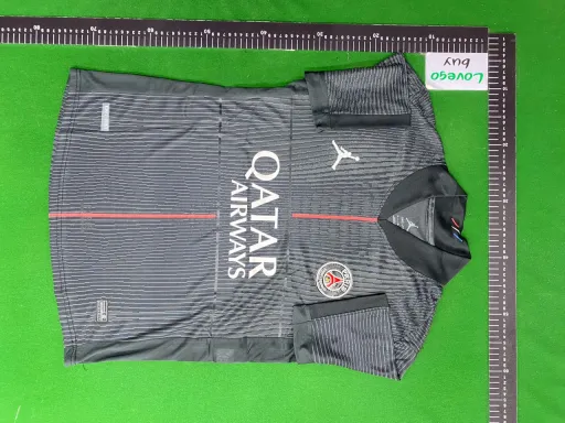 2526 paris three guests