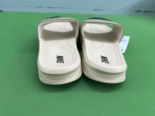 小字母棕黑