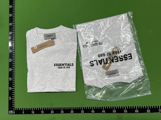 2401白灰字母植绒短袖