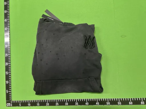 8刺绣破洞黑