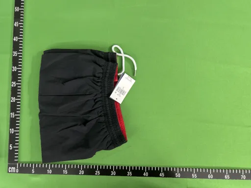 黑色红标