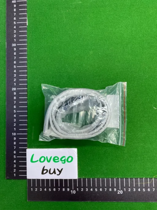 P-shaped silver buckle with black background and black belt
