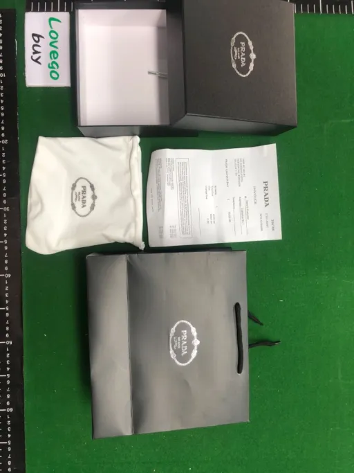P gift box