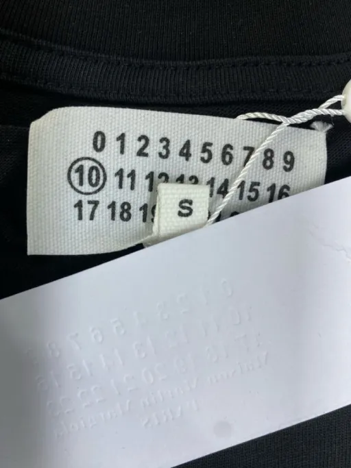 7027 black