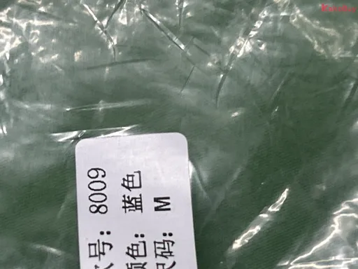 黑色牛仔裤