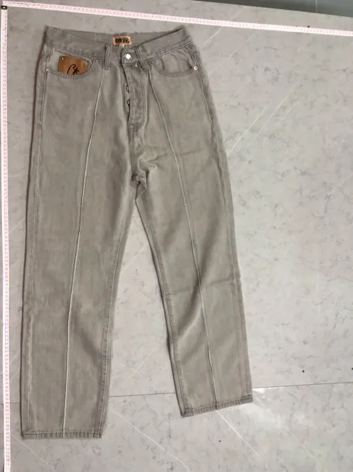 灰色牛仔裤