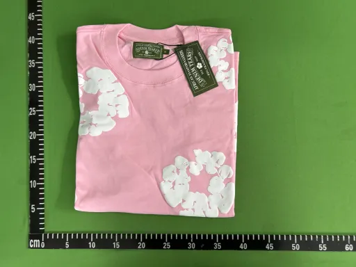 粉红色短袖