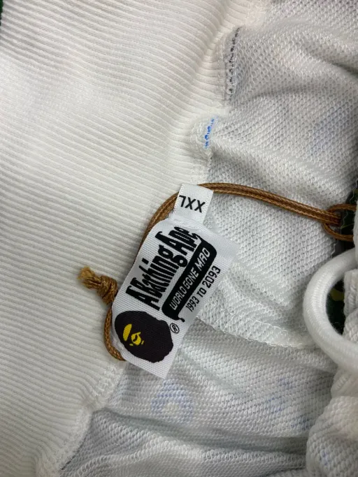 B8607 White