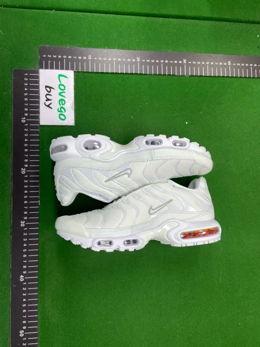 All white_
