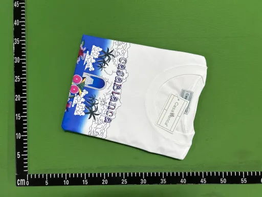 84白色