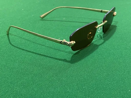 Gold-framed tea