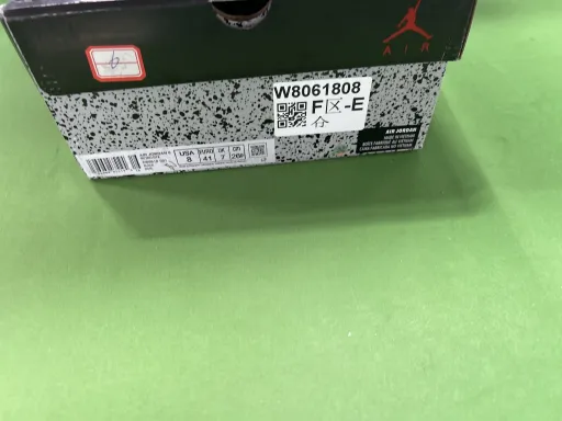 025白黑红