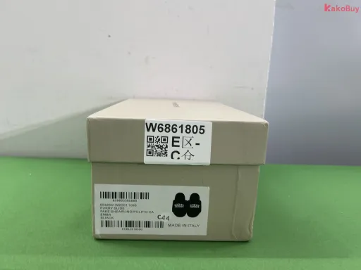 黑色大字母平底