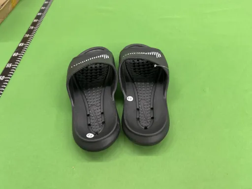 洞洞鞋黑色