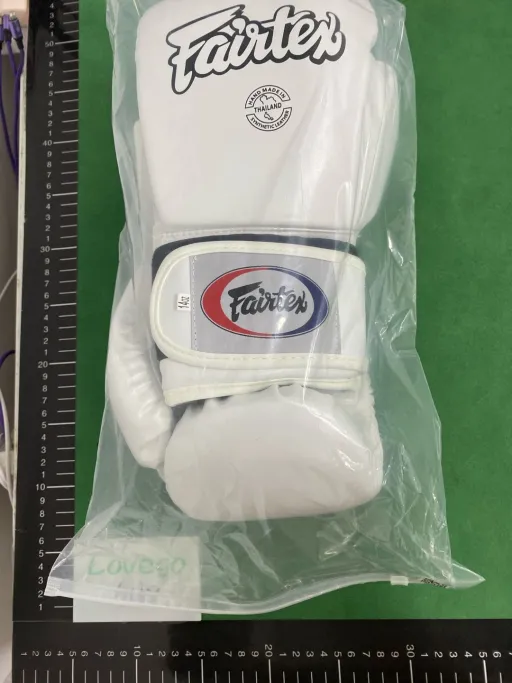 Boxing gloves size: 14oz