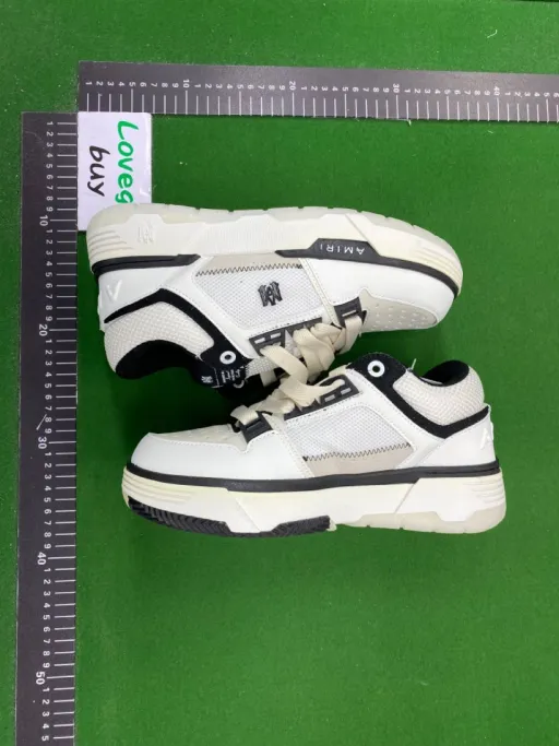 Am color 6-white with black edges