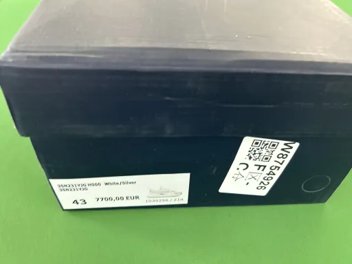 B22 03 白色