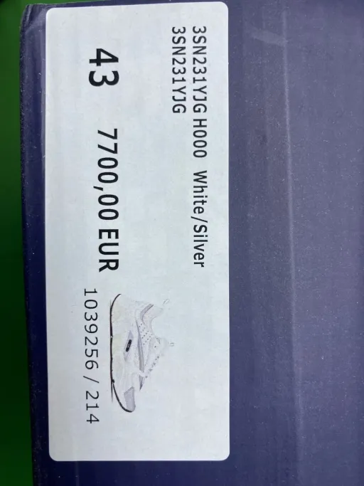 B22 03 white