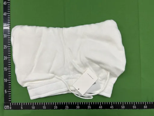 C7030米白短裤
