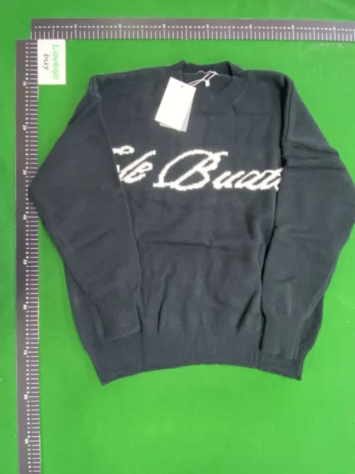 C02 black sweater