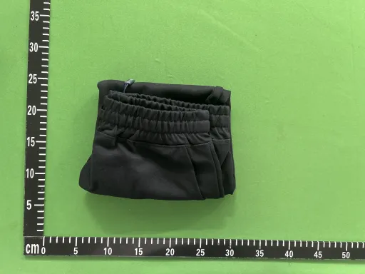 短裤黑色白标