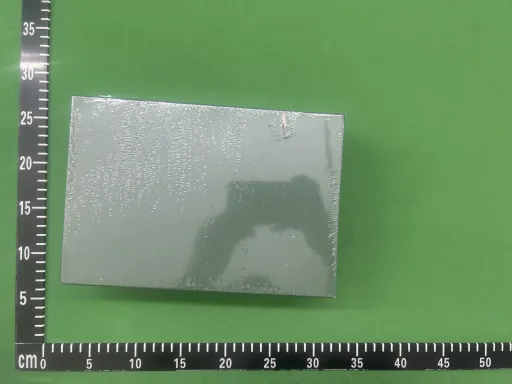 深绿色