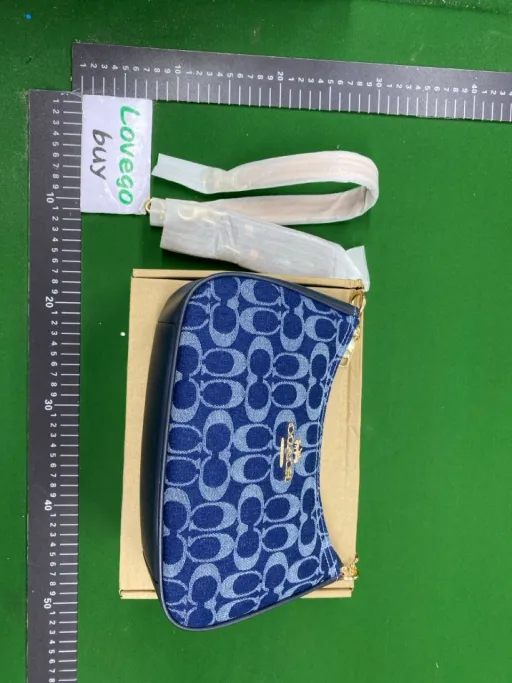 Denim blue + gift box (cherry needs to be purchased separately)