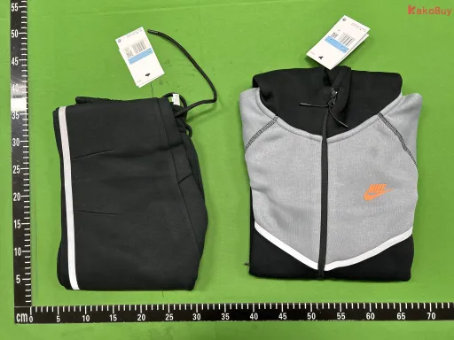 黑拼烟灰