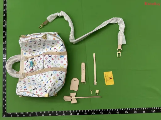 M13742 白三彩带锁旅行包