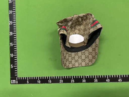 卡其色皮顶