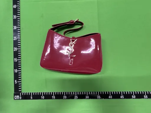 红色