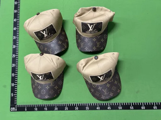 中皮字母卡其