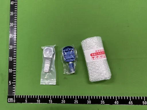 新款表带石英格面银黑
