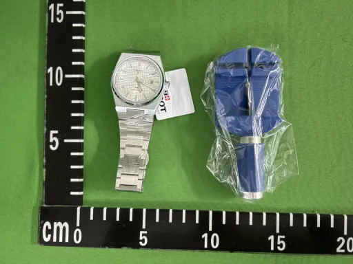 新款表带石英格面银白