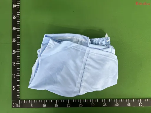 蓝色短裤