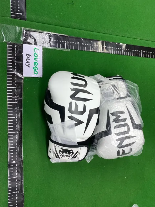 Boxing gloves size: 14oz