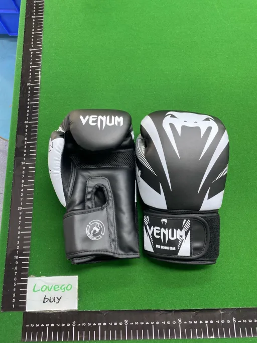 Boxing gloves size: 12oz