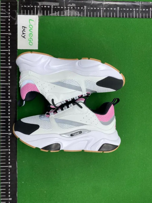 B22 gray pink black