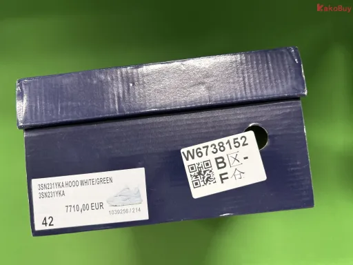 B22 白绿底