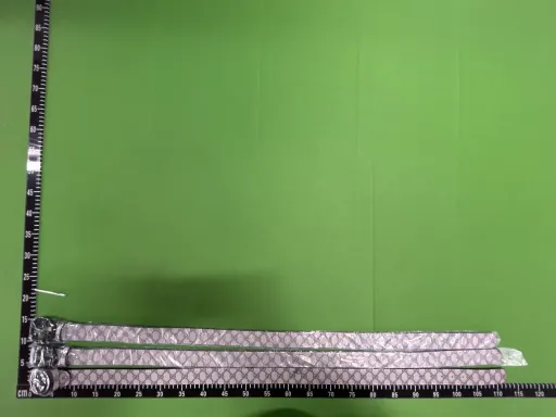 白色黑扣