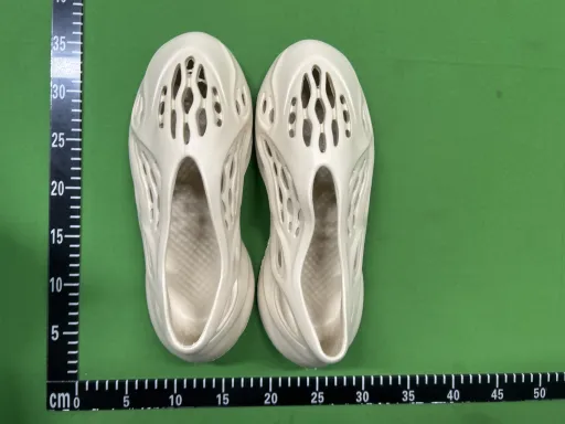 椰子洞洞鞋——米白