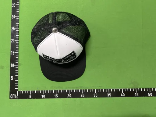 27黑底白