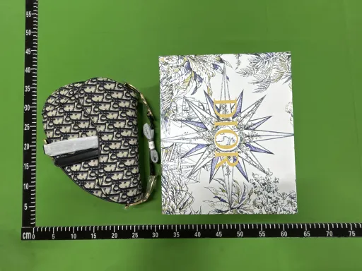黑色细