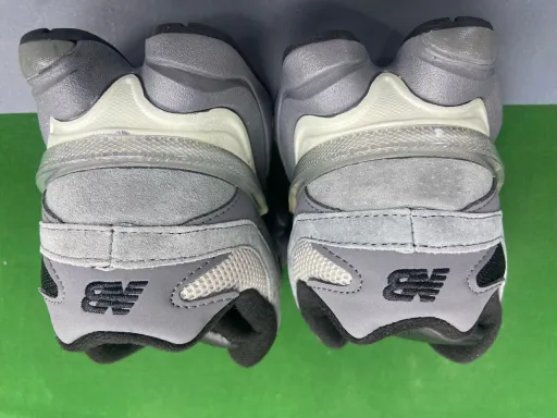 9060 black gray