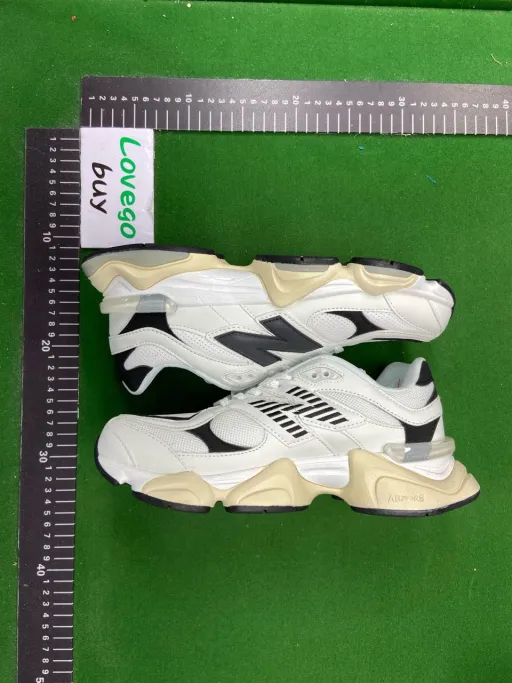 9060 white black