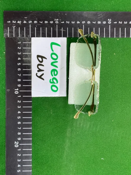 Gradient green gold accessories