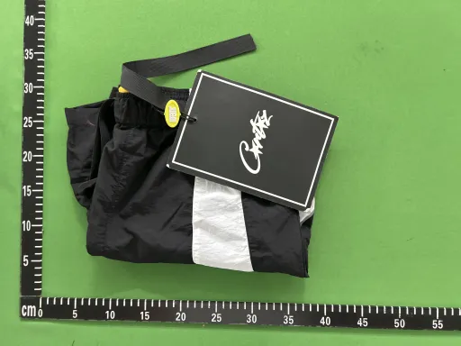 890 黑白