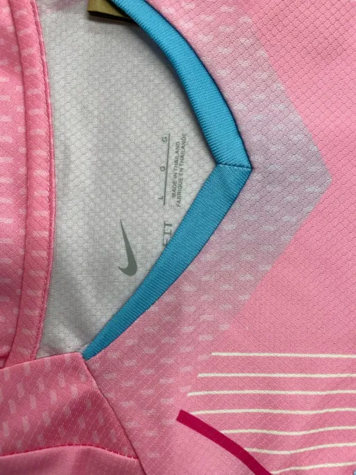 2526 barcelona pink