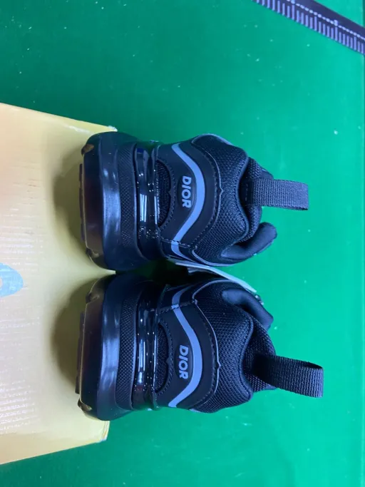 B44 black